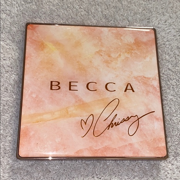 BECCA Other - Becca x Chrissy Teigen glow face pallete